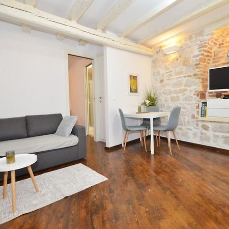 Pisinium Apartment Rovigno Esterno foto