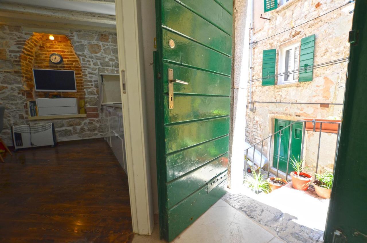 Pisinium Apartment Rovigno Esterno foto