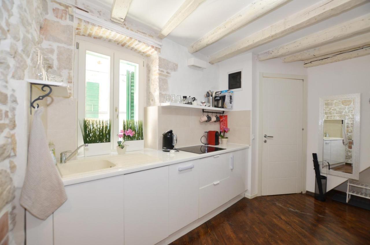 Pisinium Apartment Rovigno Esterno foto