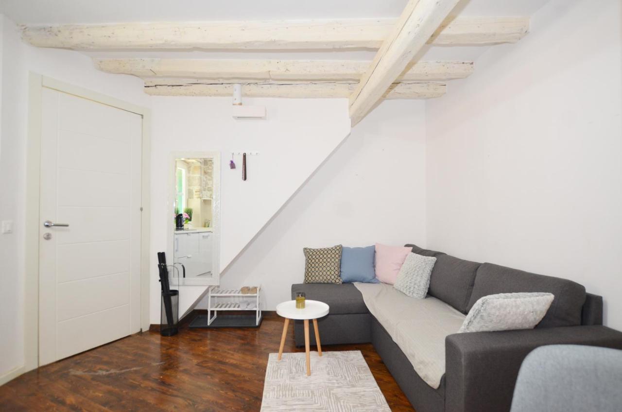 Pisinium Apartment Rovigno Esterno foto