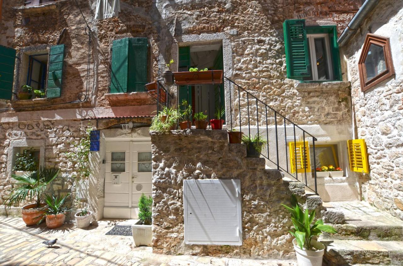 Pisinium Apartment Rovigno Esterno foto